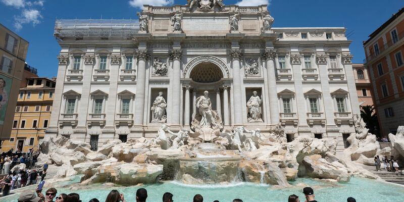 Am Trevi-Brunnen herrscht stets dichtes Gedränge. (Archivbild) - Foto: Marijan Murat/dpa