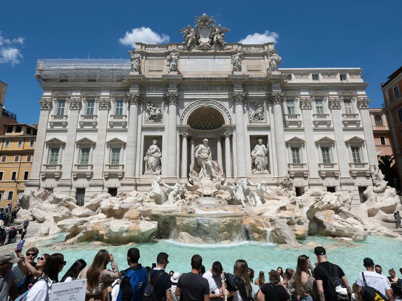 Am Trevi-Brunnen herrscht stets dichtes Gedränge. (Archivbild) - Foto: Marijan Murat/dpa