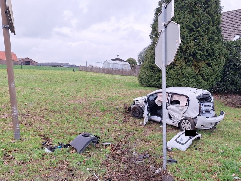FW Sonsbeck: Auslaufende Betriebsmittel nach Verkehrsunfall - Foto: presseportal.de