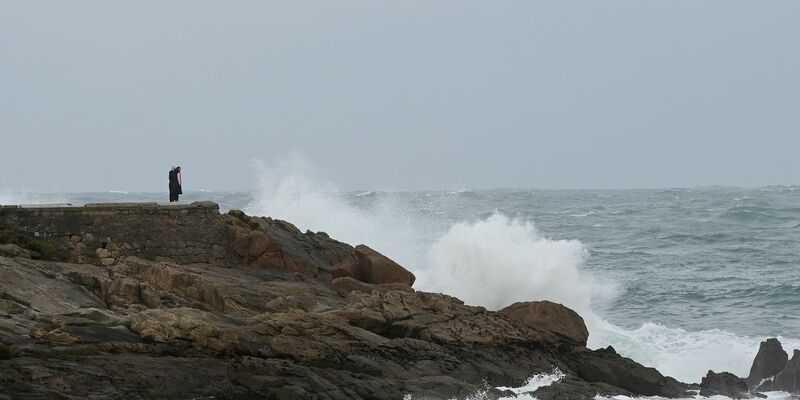 Die Küsten Galicien sind für ihre gerade im Herbst und Winter wilden Stürme bekannt. (Archiv-Bild) - Foto: M. Dylan/EUROPA PRESS/dpa