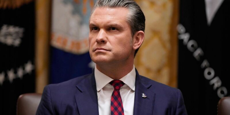 US-Verteidigungsminister Pete Hegseth informierte auf X. (Archivbild) - Foto: Julia Demaree Nikhinson/AP/dpa