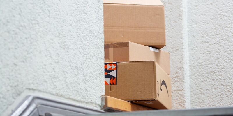 Zu Weihnachten werden wieder jede Menge Pakete geliefert. (Symbolbild) - Foto: Fernando Gutierrez-Juarez/dpa