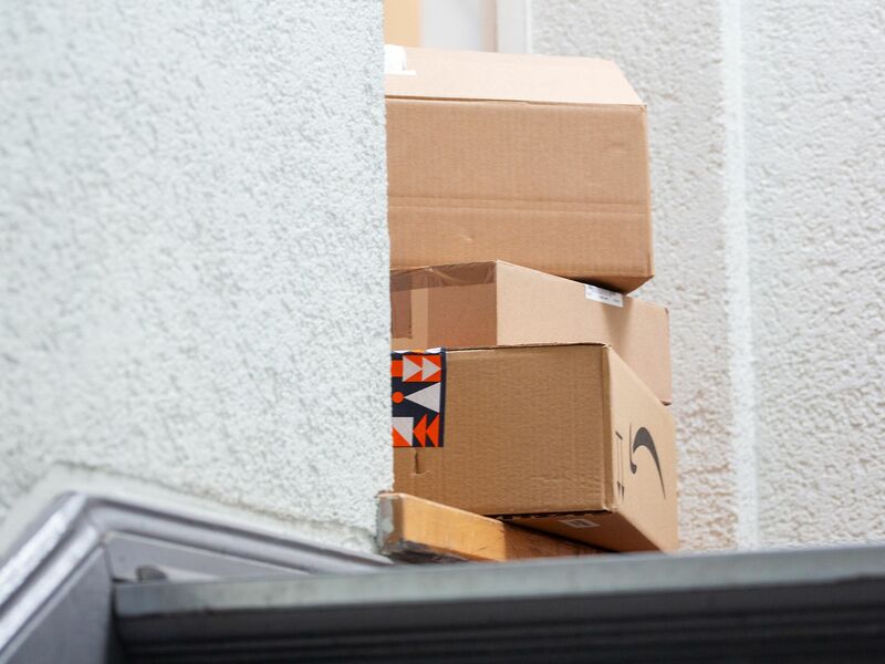 Zu Weihnachten werden wieder jede Menge Pakete geliefert. (Symbolbild) - Foto: Fernando Gutierrez-Juarez/dpa