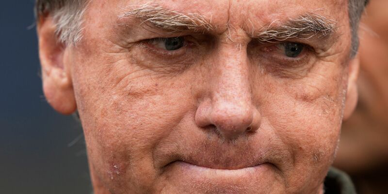 Wegen eines versuchten Staatsstreichs wurde Bolsonaro zu mehr als 27 Jahren Freiheitsstrafe verurteilt. (Archivbild) - Foto: Eraldo Peres/AP/dpa