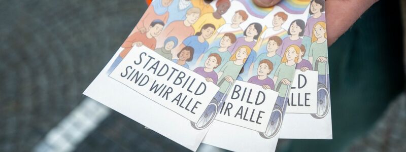 Bundeskanzler Friedrich Merz (CDU) schlägt Kritik wegen seiner «Stadtbild»-Aussage entgegen. (Archivbild)  - Foto: Stefan Puchner/dpa