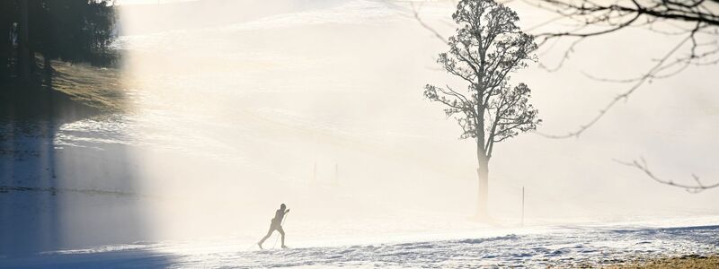 Skigebiete legen Kunstschneedepots an. - Foto: Barbara Gindl/APA/dpa