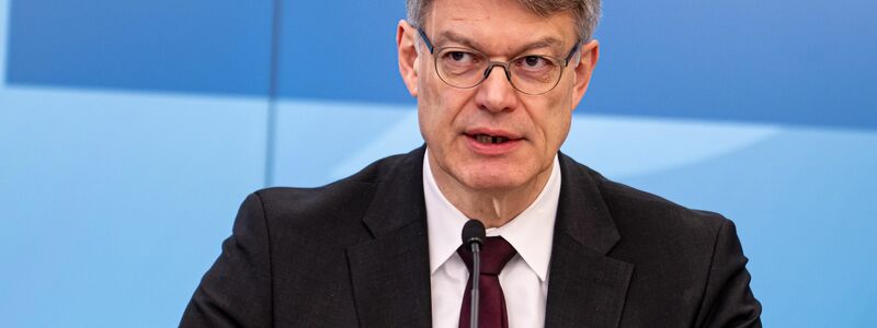 Bundesverkehrsminister Schnieder: «Ich halte Führerscheinkosten von rund 3.500 Euro, wie wir sie derzeit haben, für zu teuer.» - Foto: Fabian Sommer/dpa
