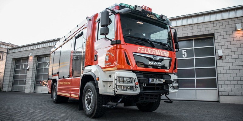 FFW Schwalmtal: Nachbarschaftliche Unterstützung bei Industriebrand in Viersen - Foto: presseportal.de