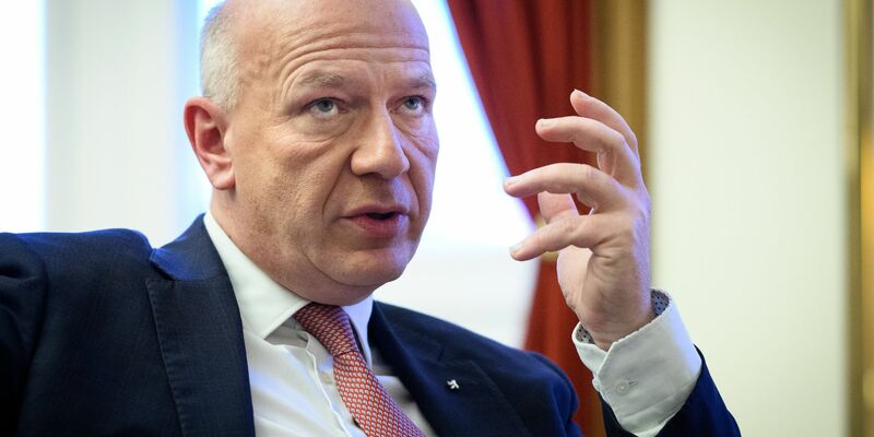 Berlins Regierender Bürgermeister Kai Wegner (CDU) sagt Silvester-Chaoten den Kampf an. (Archivbild)  - Foto: Bernd von Jutrczenka/dpa