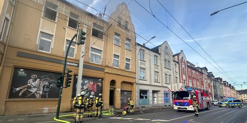 FW-E: Küchenbrand in Mehrfamilienhaus - E-Herd in Brand geraten - Foto: presseportal.de