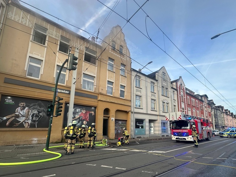 FW-E: Küchenbrand in Mehrfamilienhaus - E-Herd in Brand geraten - Foto: presseportal.de