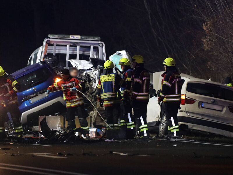 Auf der Bundesstraße 2 in Mittelfranken gab es einen schweren Verkehrsunfall. - Foto: Felix Besold/NEWS5/dpa