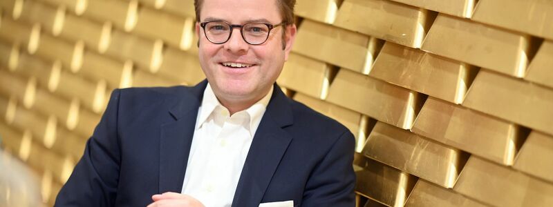 York Tetzlaff von der Fachvereinigung Edelmetalle erklärt, welche Faktoren den Goldpreis beeinflussen. (Archivbild) - Foto: Uli Deck/dpa