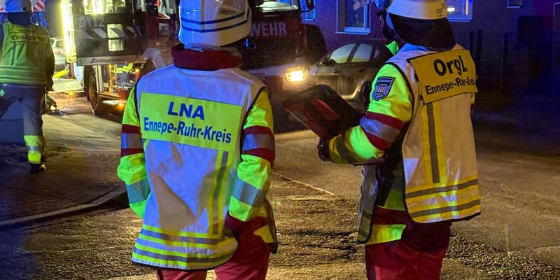 FW-EN: Brand im Dachgeschoss - Feuerwehr Hattingen rettet einen Bewohner - Foto: presseportal.de