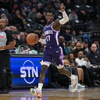 Dennis Schröder war Sacramentos Matchwinner gegen Houston. - Foto: Justine Willard/AP/dpa