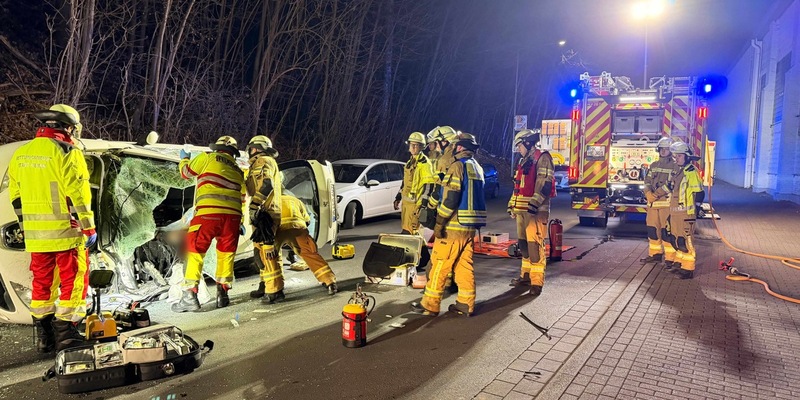 FW Menden: Verkehrsunfall auf der Balver Straße - eine Person verletzt - Foto: presseportal.de