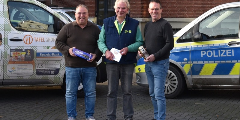 POL-BOR: Gronau - Vom Diebesgut zur guten Tat: Süßigkeiten-Spende zur Weihnachtszeit - Foto: presseportal.de