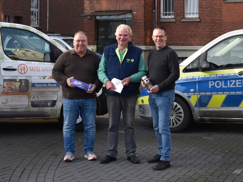 POL-BOR: Gronau - Vom Diebesgut zur guten Tat: Süßigkeiten-Spende zur Weihnachtszeit - Foto: presseportal.de