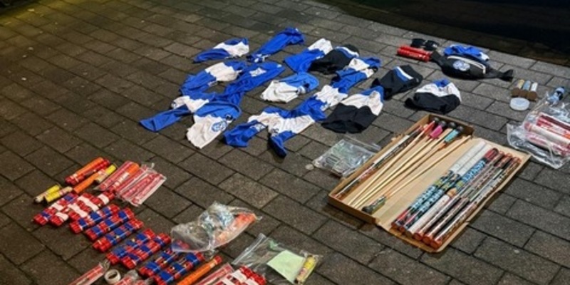 BPOL-FL: Kontrolle Reisebus; Pyrotechnik und Sturmhauben sichergestellt - Foto: presseportal.de