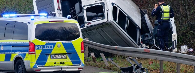 Sechs Männer waren in dem Transporter unterwegs. - Foto: Henning Kaiser/dpa