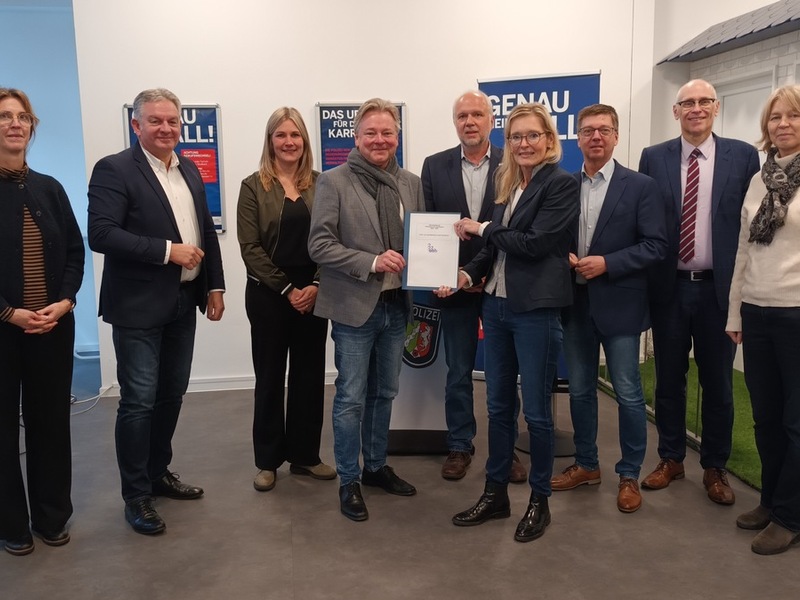 POL-OB: Oberhausen stärkt Präventionsarbeit: Der Präventive Rat unterzeichnet die Zielvereinbarung 2026-2030 Kinder- und Jugenddelinquenz positiv beeinflussen - Foto: presseportal.de