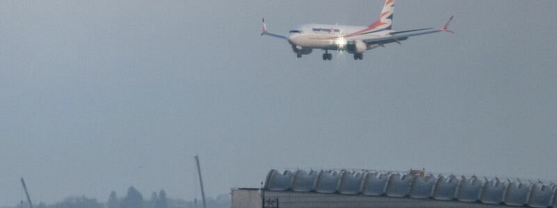 Erst setzte man die Geflüchteten auf Linienflüge via Istanbul. Inzwischen werden jedoch auch Chartermaschinen eingesetzt. (Symbolbild) - Foto: Fabian Sommer/dpa