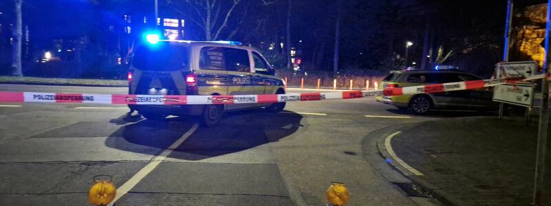 In Gießen fuhr ein Auto in eine Bushaltestelle und verletzte mehrere Menschen.  - Foto: Carolin Eckenfels/dpa