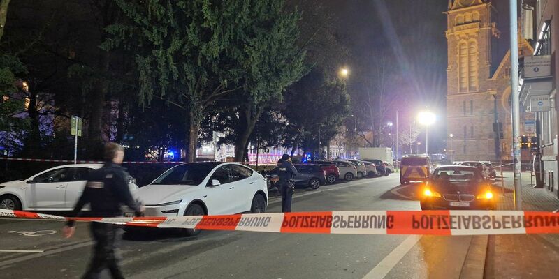 Nach dem Vorfall in der Gießener Innenstadt mit vier Verletzten hat die Polizei neue Ermittlungsergebnisse genannt.  - Foto: Carolin Eckenfels/dpa