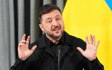 Der ukrainische Präsident Wolodymyr Selenskyj hat erstmals die bisherigen 20 Punkte für einen möglichen Friedensplan für sein Land dargelegt. (Archivbild) - Foto: Peter Dejong/AP/dpa