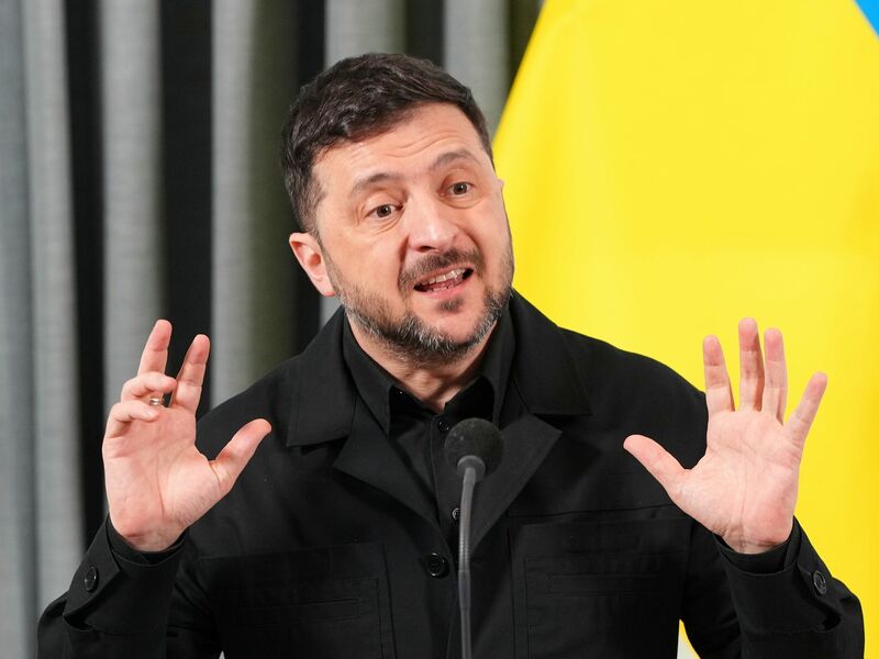 Der ukrainische Präsident Wolodymyr Selenskyj erwartet nach Moskaus Ablehnung einer Feuerpause zum westlichen Weihnachtsfest massive russische Angriffe an den Feiertagen. (Archivbild) - Foto: Peter Dejong/AP/dpa