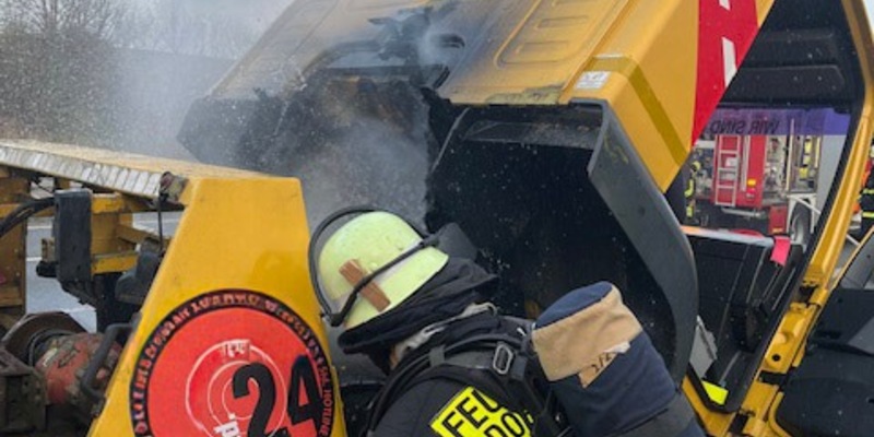 FW-DO: Abschleppwagen brennt auf A2 / FR Hannover - Foto: presseportal.de