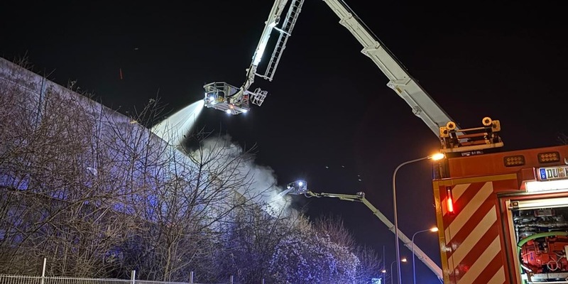 FW Alpen: Überörtliche Hilfeleistung nach Großbrand - Foto: presseportal.de