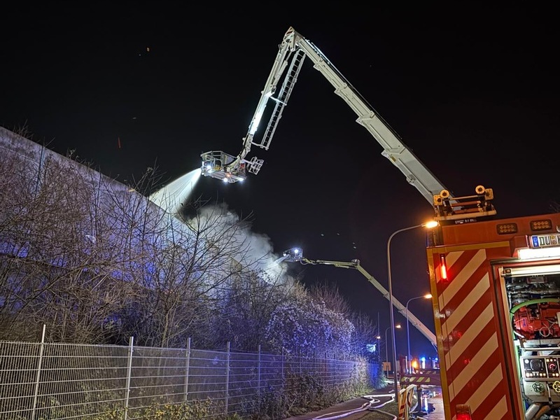 FW Alpen: Überörtliche Hilfeleistung nach Großbrand - Foto: presseportal.de