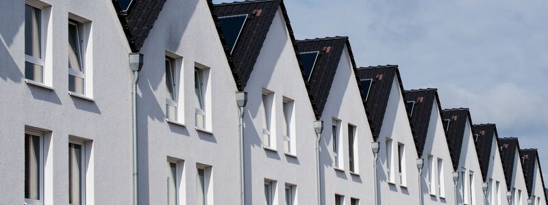 Wohneigentum in Deutschland wird zunehmend teurer. (Symbolbild) - Foto: Julian Stratenschulte/dpa