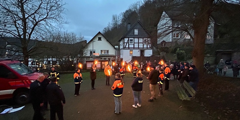 FW Beverungen: Verleihung der Kinderflamme unterm Weihnachtsbaum - Foto: presseportal.de