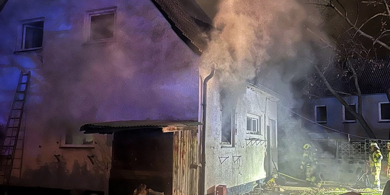 FW-NE: Küchenbrand in Einfamilienhaus | Mehrere Personen betreut - Foto: presseportal.de