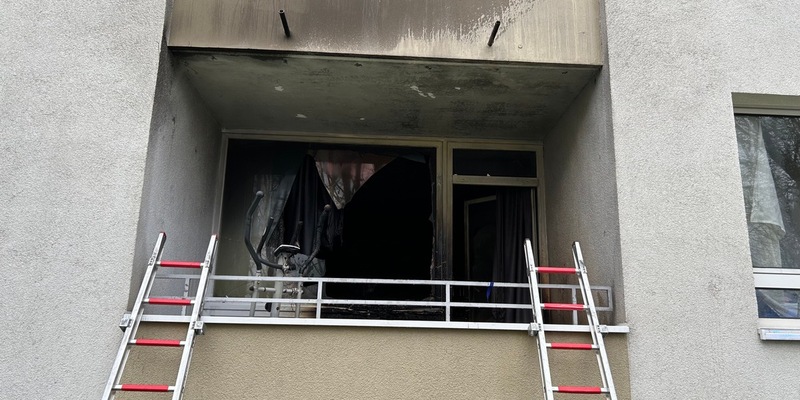 FW Ratingen: Balkonbrand macht Wohnung unbewohnbar - Foto: presseportal.de