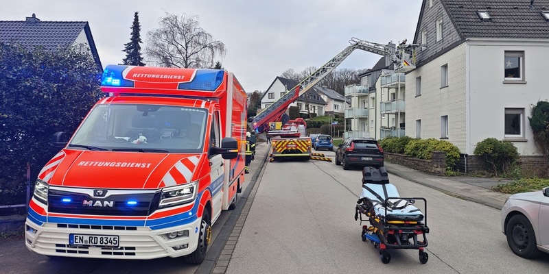 FW-EN: Rettungsdienst mit Drehleiter unterstützt - Foto: presseportal.de