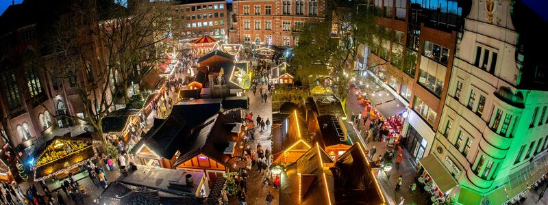 Der Lamberti-Markt in Oldenburg zieht viele Besucher an. - Foto: Hauke-Christian Dittrich/dpa