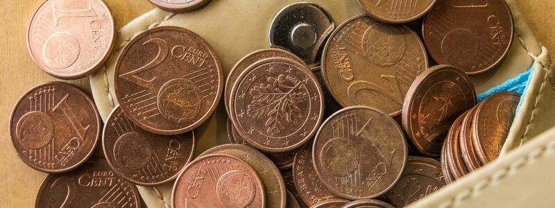 Teuer in der Herstellung, oft verschwunden in Sparschweinen und Sammelbüchsen: Über eine Abschaffung von Ein- und Zwei-Cent-Münzen wird immer wieder diskutiert. (Symbolbild) - Foto: Patrick Pleul/dpa-Zentralbild/dpa