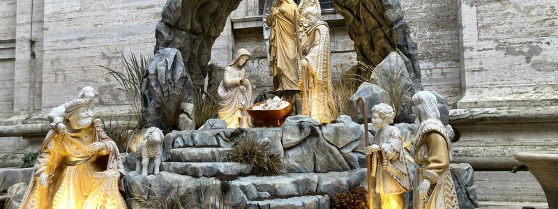 Am Petersdom gibt es eine Krippe, die extra aus Mexiko hergebracht wurde.   - Foto: Sabine Dobel/dpa