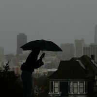 Die Menschen in Kalifornien müssen sich auf heftigen Regen während der Weihnachtsfeiertage einstellen. - Foto: Jeff Chiu/AP/dpa