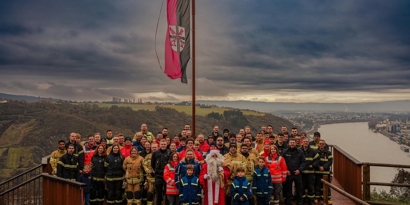 POL-PDKO: Gemeinsamer Weihnachtsgruß der Blaulichtfamilie - Foto: presseportal.de