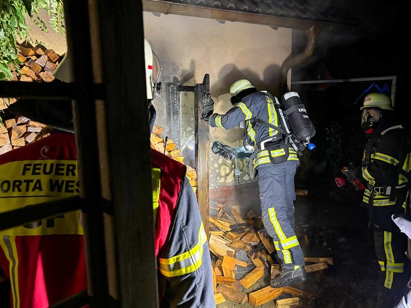 FW Porta Westfalica: 24.12.2025 - Costedt: Brand an Heiligabend kann schnell gelöscht werden. - Foto: presseportal.de