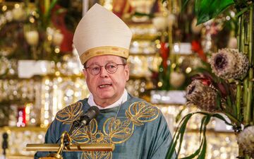 Der Vorsitzende der Deutschen Bischofskonferenz, Georg Bätzing, warnt in seiner Weihnachtspredigt vor «egoistischem Nationalismus». (Archivbild) - Foto: Andreas Arnold/dpa