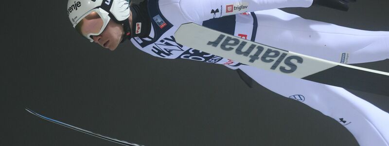 Anze Lanisek ist im Gesamtweltcup vorne dabei. (Archivbild) - Foto: Hendrik Schmidt/dpa