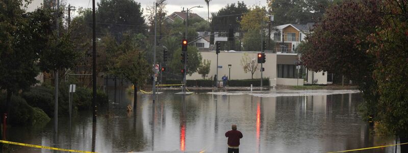 Schwere Unwetter sorgen im Süden Kaliforniens für Überschwemmungen. - Foto: Matthew Hoen/ZUMA Press Wire/dpa