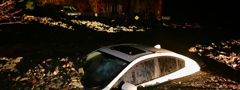 Wo im Januar noch heftige Brände wüteten, drohten nun Erdrutsche und Schlammlawinen. - Foto: Wally Skalij/FR159296 AP/AP/dpa