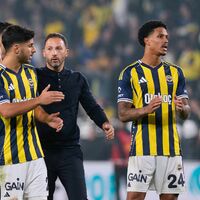 Auch Fenerbahçe-Trainer Domenico Tedesco verfolgt das Geschehen um seinen Club-Präsidenten. (Archivbild) - Foto: Khalil Hamra/AP/dpa