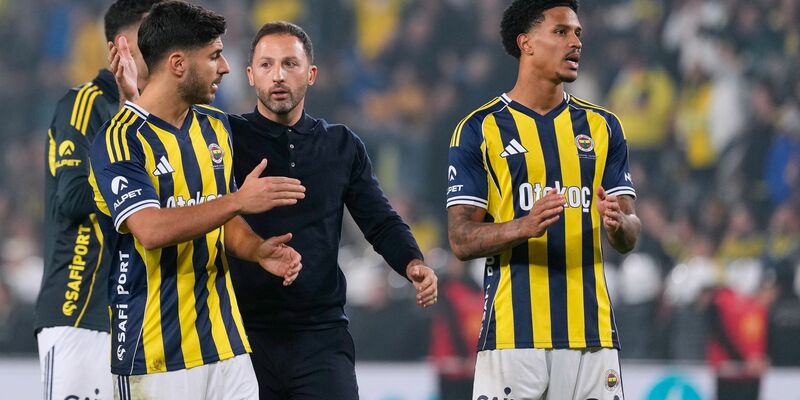 Auch Fenerbahçe-Trainer Domenico Tedesco verfolgt das Geschehen um seinen Club-Präsidenten. (Archivbild) - Foto: Khalil Hamra/AP/dpa